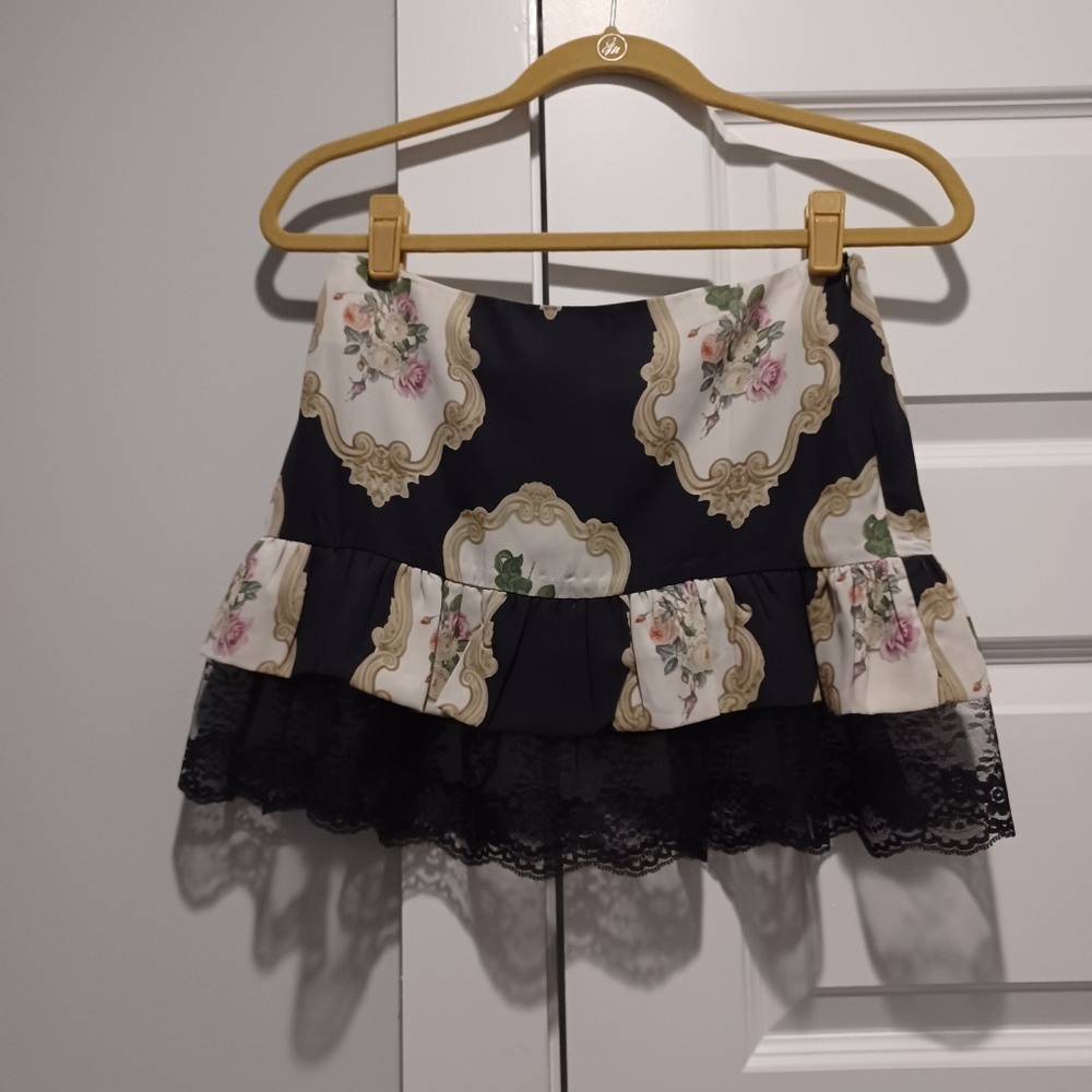 New UO Zemeta Renaissance Rose Lace Trim Floral Mini Skirt. - Picture 3 of 8